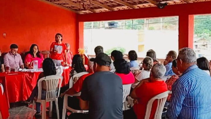 Mandato Durval Ângelo tem assessorado a realização das plenárias do PT nos municípios. Na foto, a plenária em Santana do Paraíso.