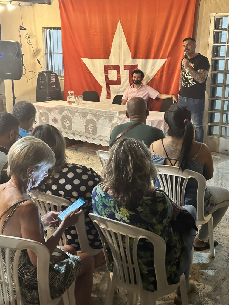 Mais de 60 apoiadores e apoiadoras do Mandato Miguel Ângelo participaram do encontro com o deputado em Contagem para discutir a preparação para eleições 2024.