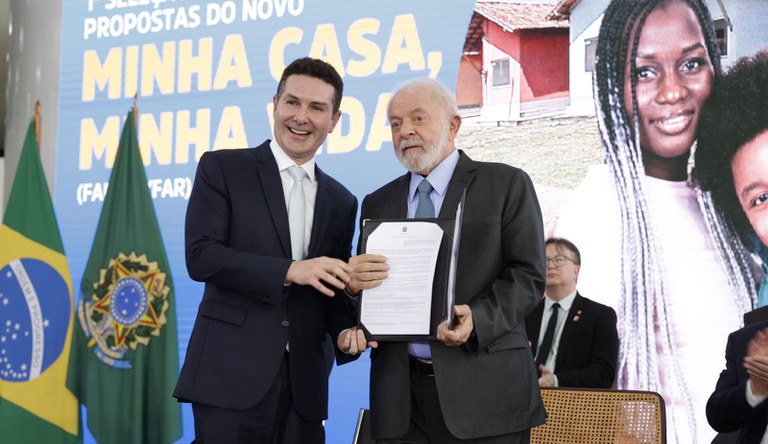 O presidente Lula e o ministro das Cidades, Jader Filho, anunciaram a primeira seleção do Novo Minha Casa Minha Vida.