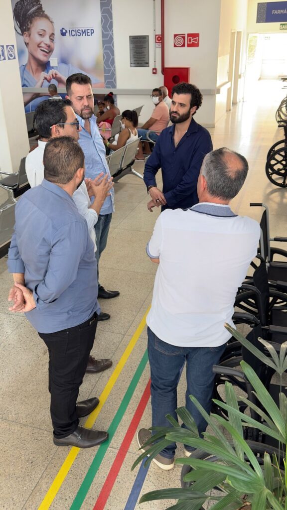 O deputado Miguel Ângelo participou de várias atividades em Igarapé, entre elas, uma visita ao hospital Icismep.