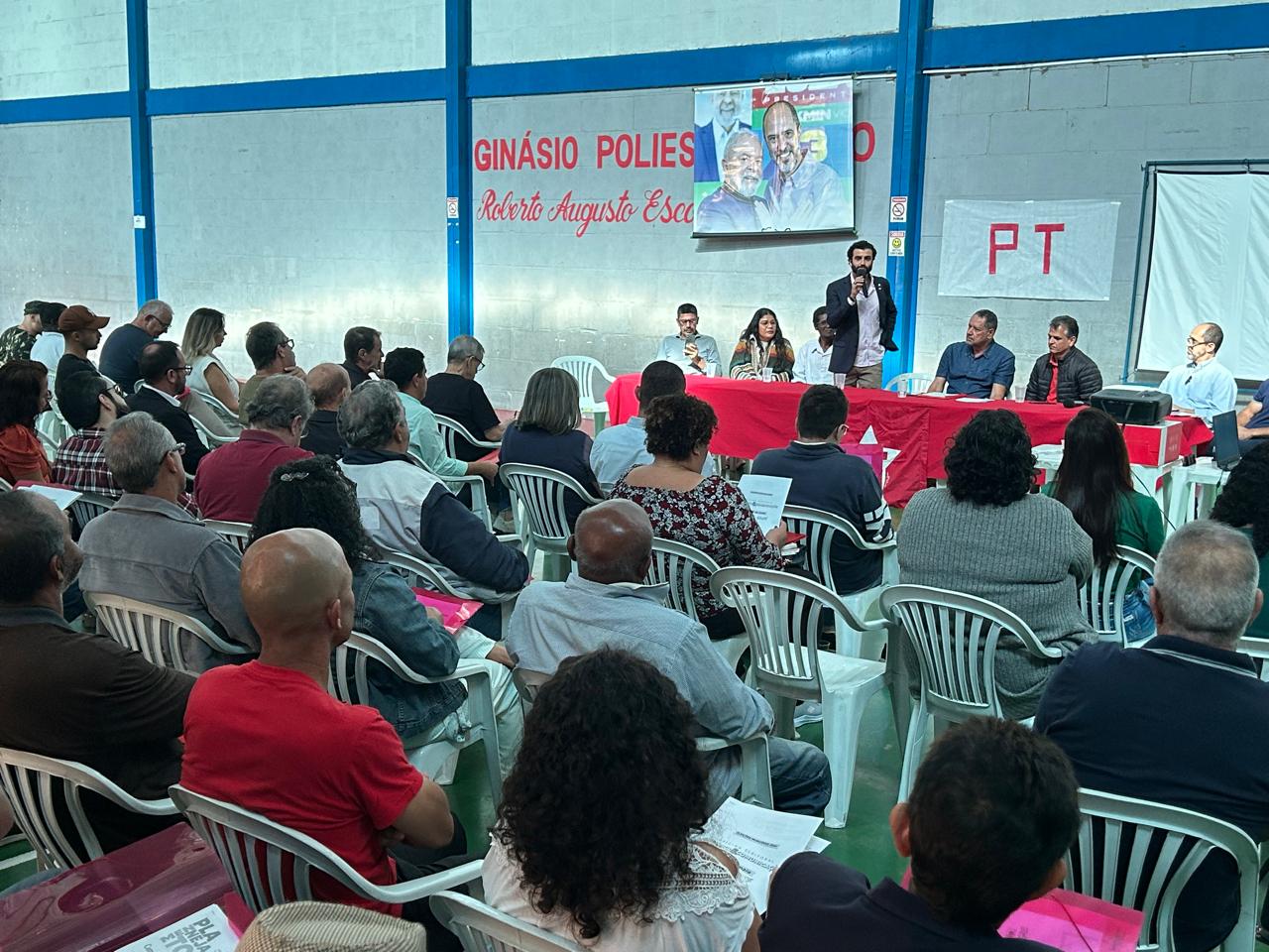 Encontro preparatório para as eleições reuniu lideranças e pré-candidatos do PT em Pouso Alegre, no Sul de Minas