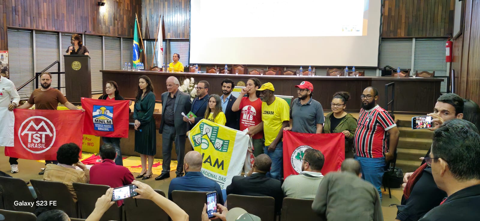 Deputado participou de entrega da concessão do antigo prédio do INSS no Centro de BH, que será transformado em um complexo de 88 moradias populares.