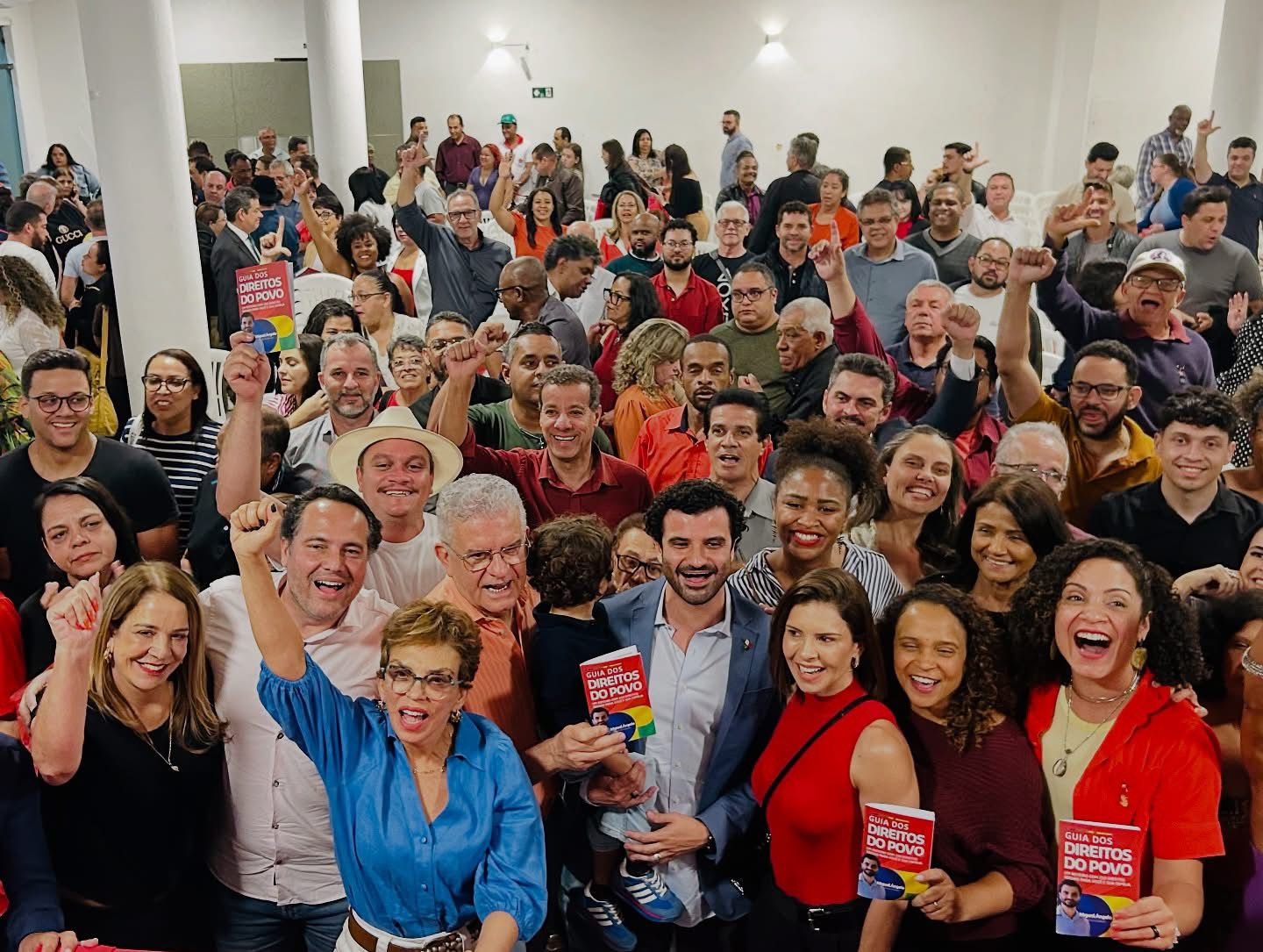 Guia dos Direitos do Povo foi relançado em uma parceria do deputado federal Miguel Ângelo com o economista José Prata Araújo.